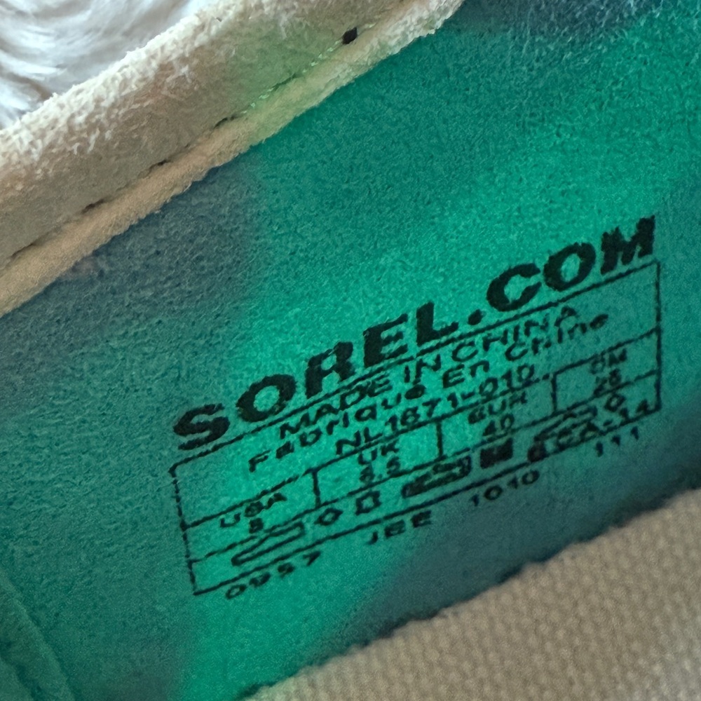 Sorel Black and Teal Sneakers with orange laces. - Picture 6 of 6